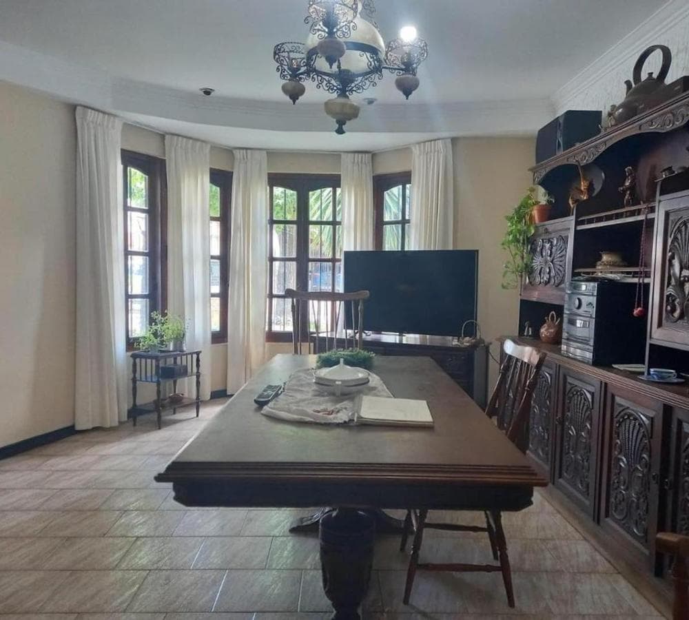 Large 4-Room House with Pool and a Separate Second Floor
