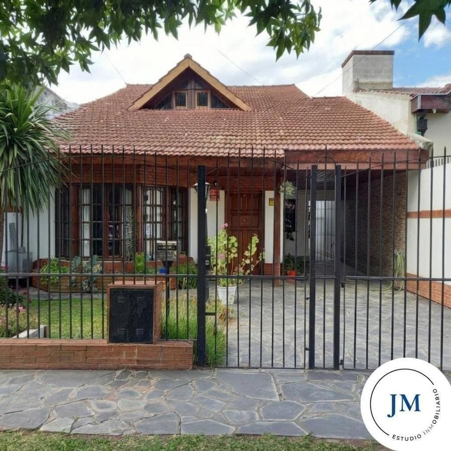 Large 4-Room House with Pool and a Separate Second Floor