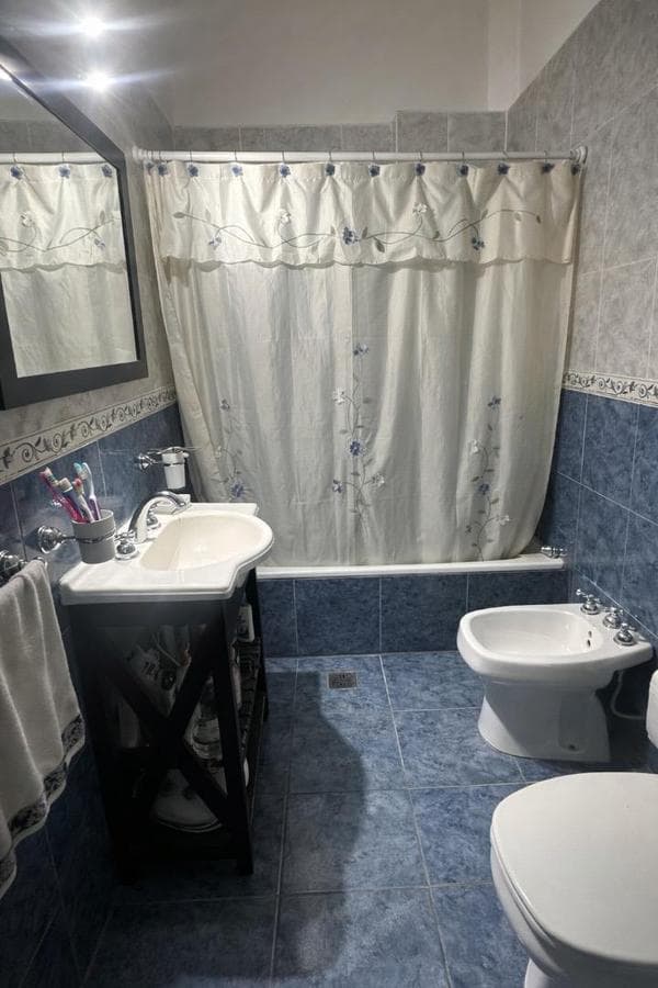 Spacious 3-room apartment for sale in Morón