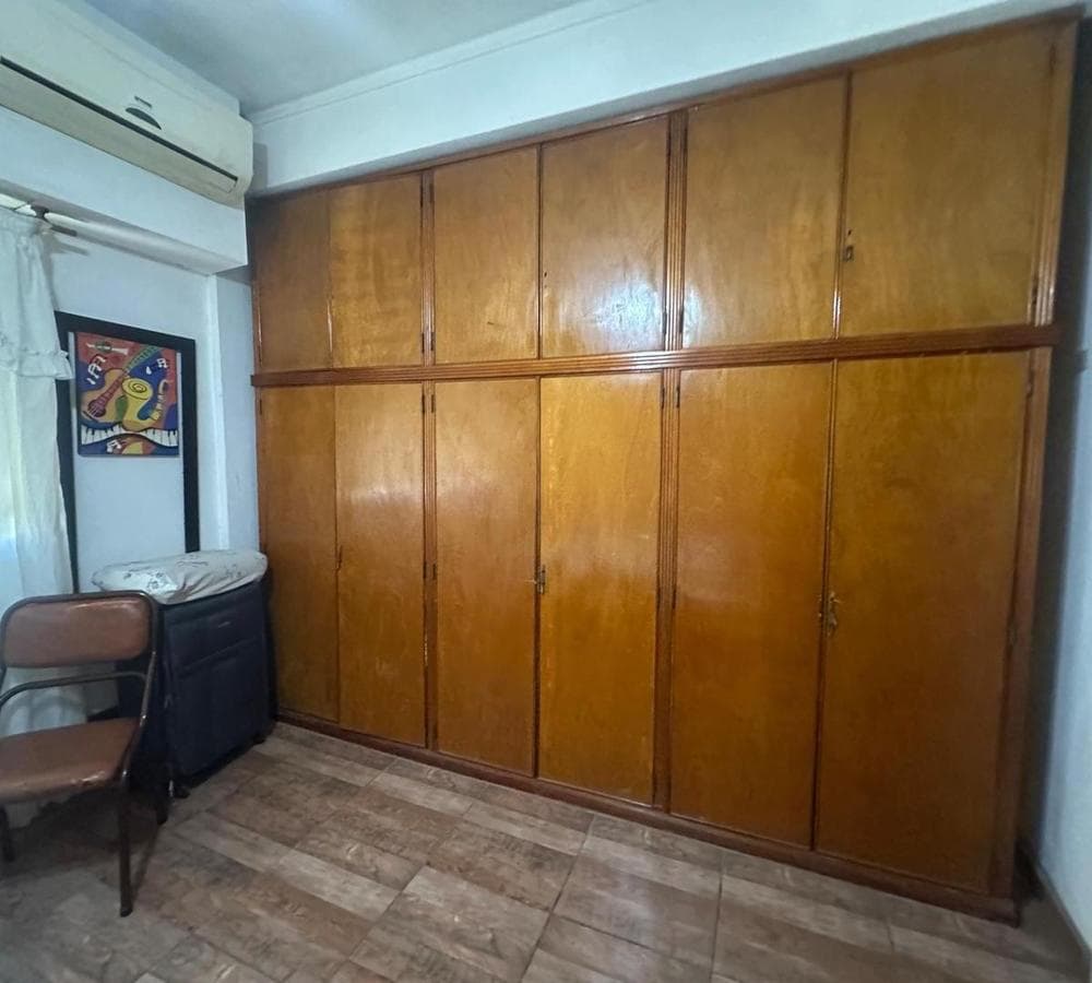 Spacious 3-room apartment for sale in Morón