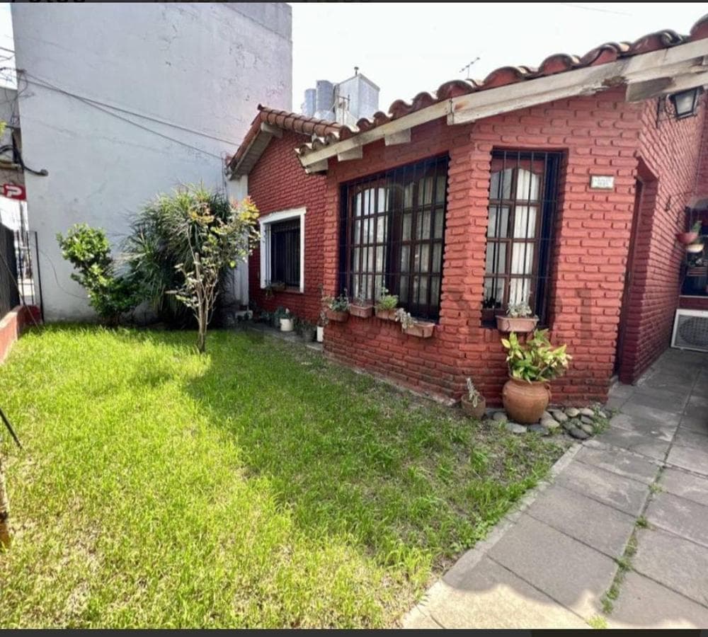 Casa Castelar Norte: 4 rooms, 3 bedrooms