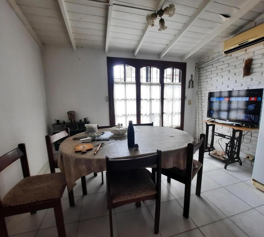 Casa Castelar Norte: 4 rooms, 3 bedrooms