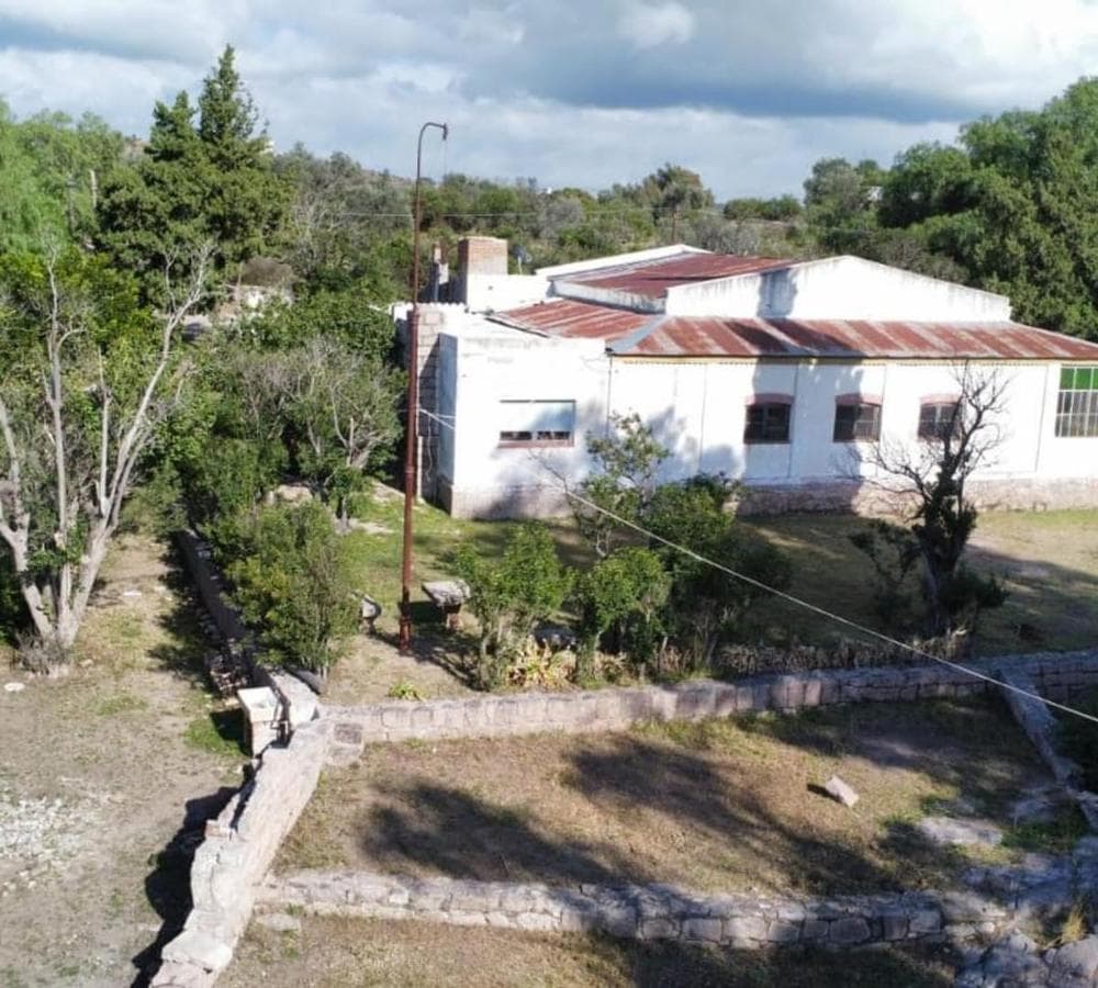 ONE-HECTARE LOT WITH A HOUSE AND 5 CABINS