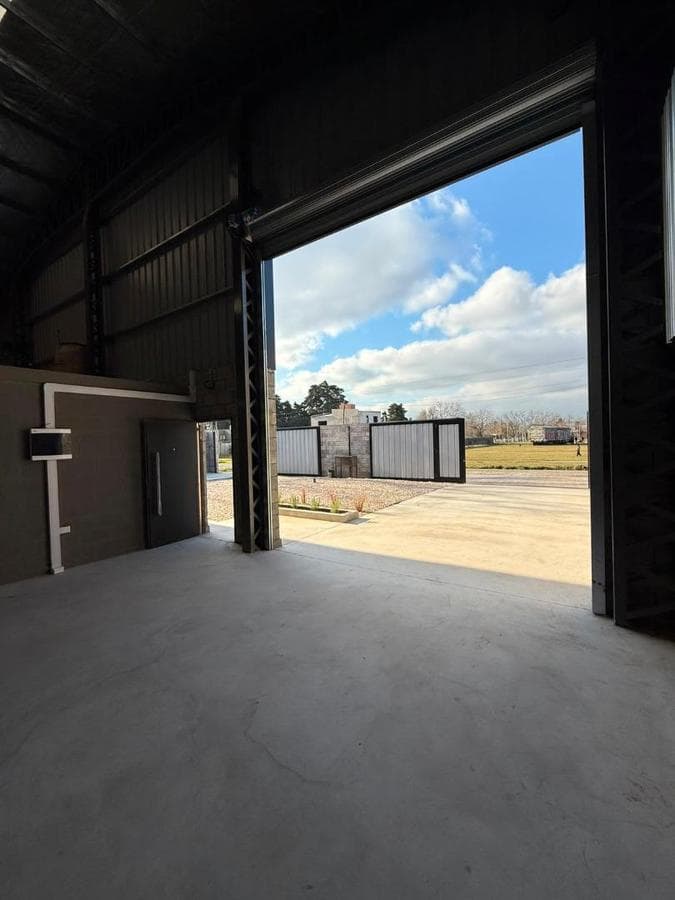 WAREHOUSE FOR SALE IN LUJÁN