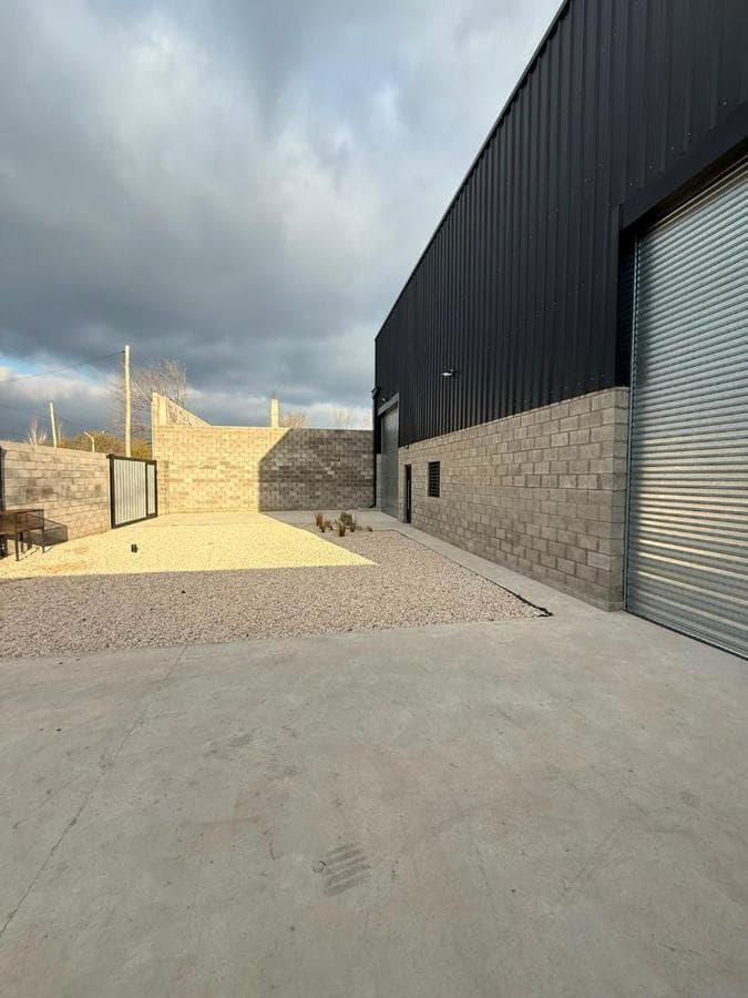 WAREHOUSE FOR SALE IN LUJÁN