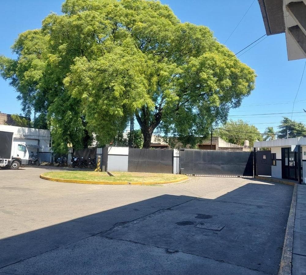 Warehouse with Excellent Infrastructure and Logistical Location