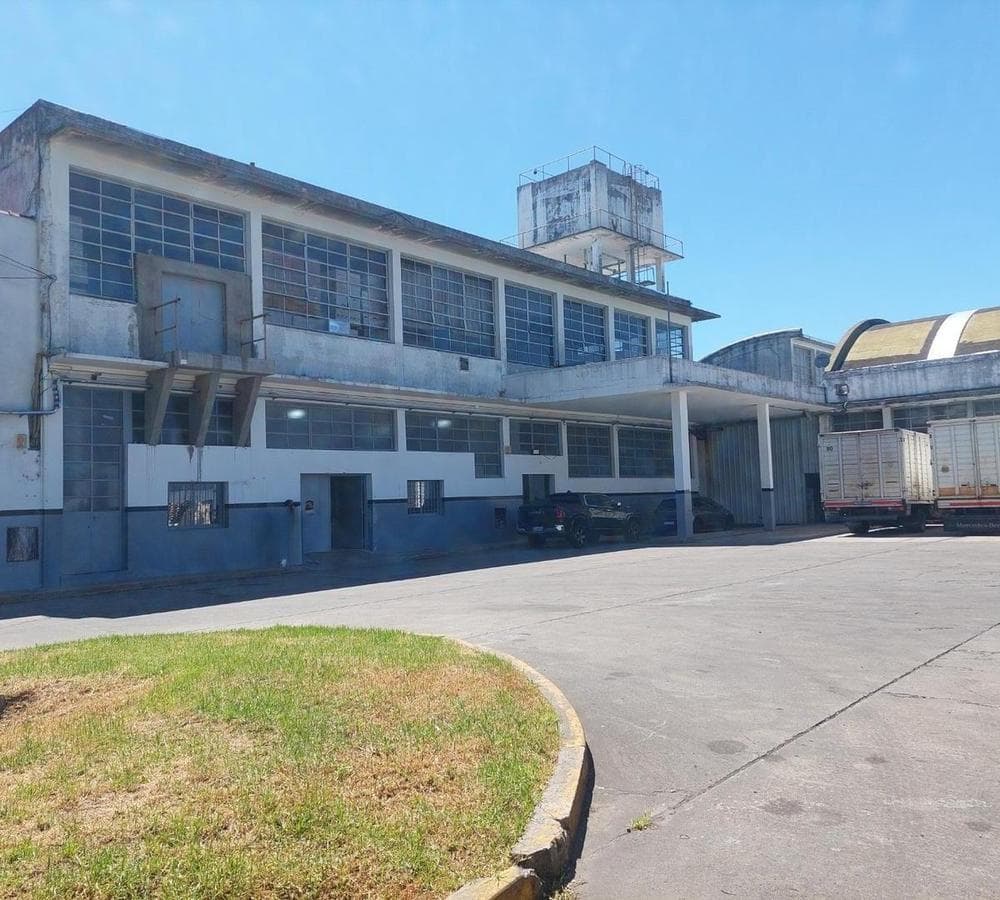 Warehouse with Excellent Infrastructure and Logistical Location