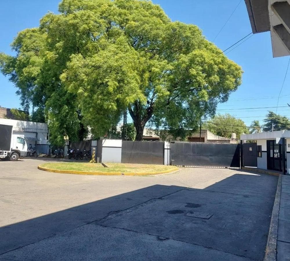 Warehouse with Excellent Infrastructure and Logistical Location