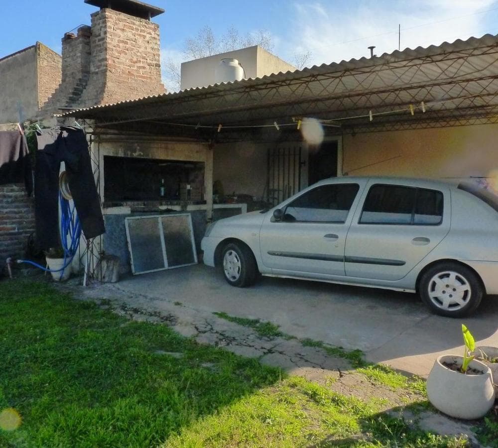 HOUSE FOR SALE IN MERCEDES B.