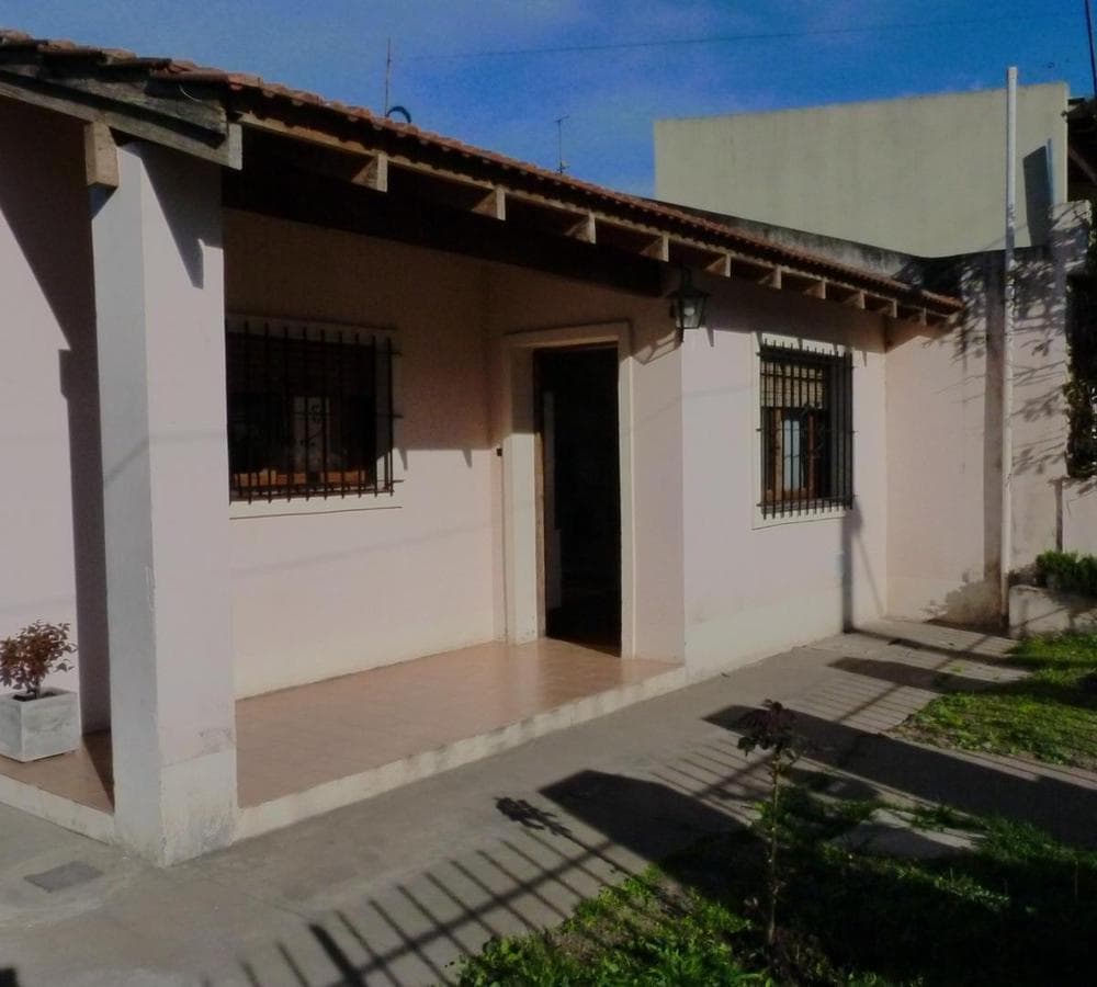 HOUSE FOR SALE IN MERCEDES B.