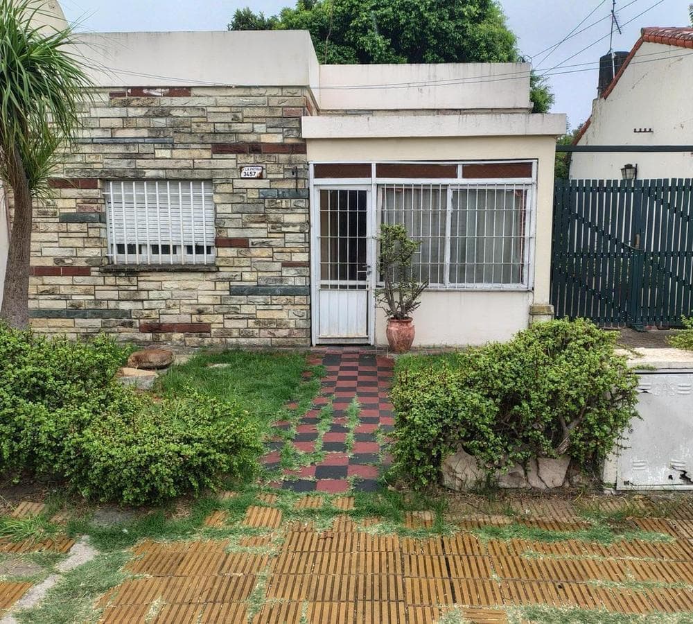 House with a shed in the back