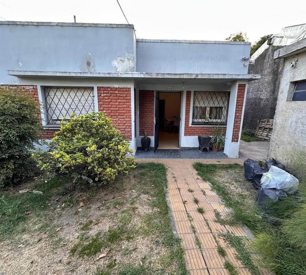 3-ROOM HOUSE FOR SALE WITH APARTMENT IN MORENO
