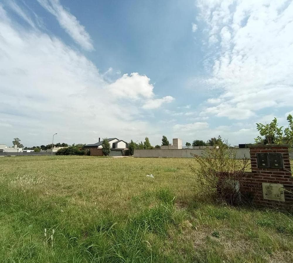 For Sale: Lot La Martina Esquina, Luján