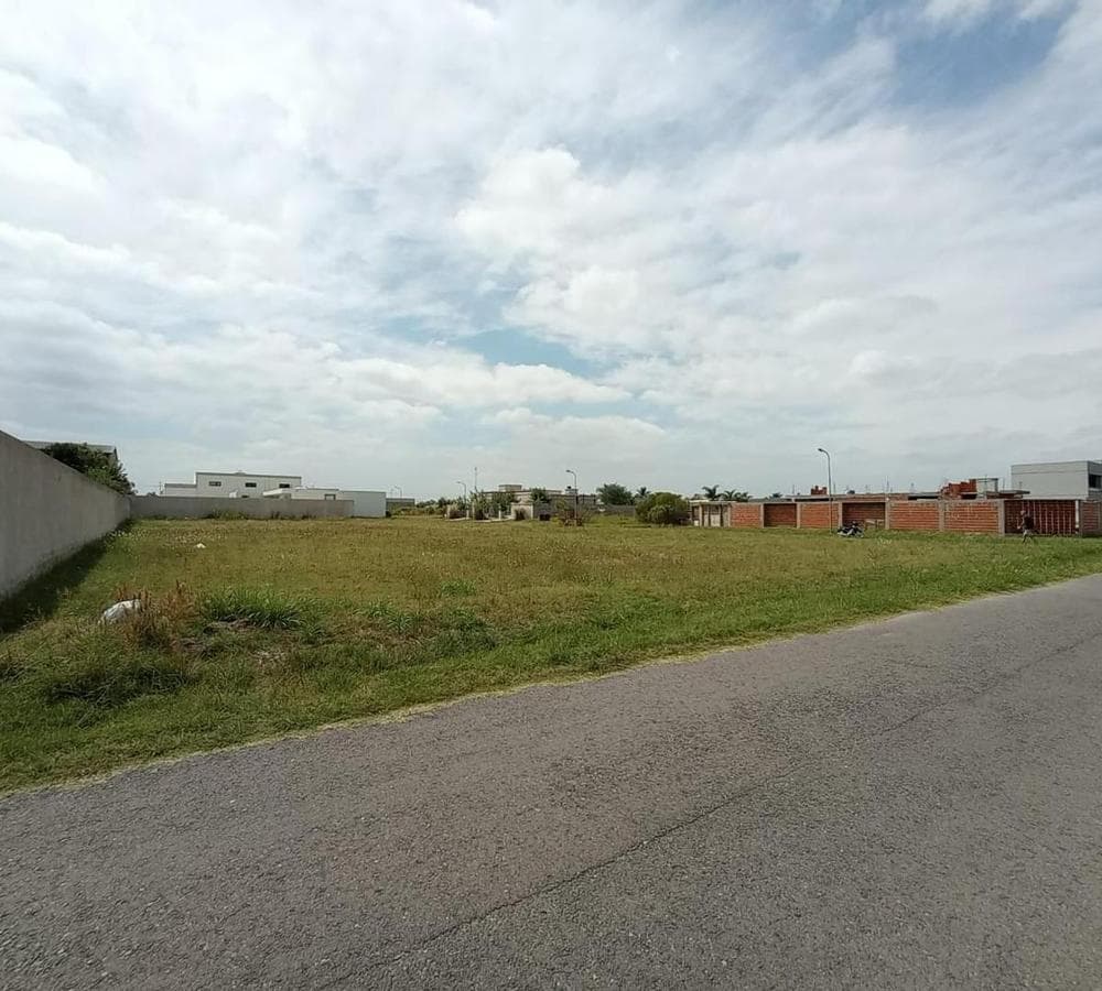 For Sale: Lot La Martina Esquina, Luján