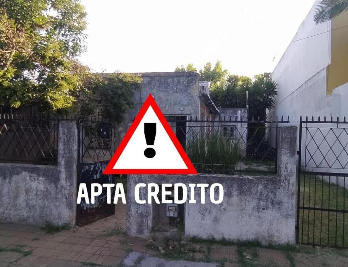 HOUSE IN NEED OF RENOVATION/DEMOLITION. EXCELLENT LOCATION IN EL PALOMAR