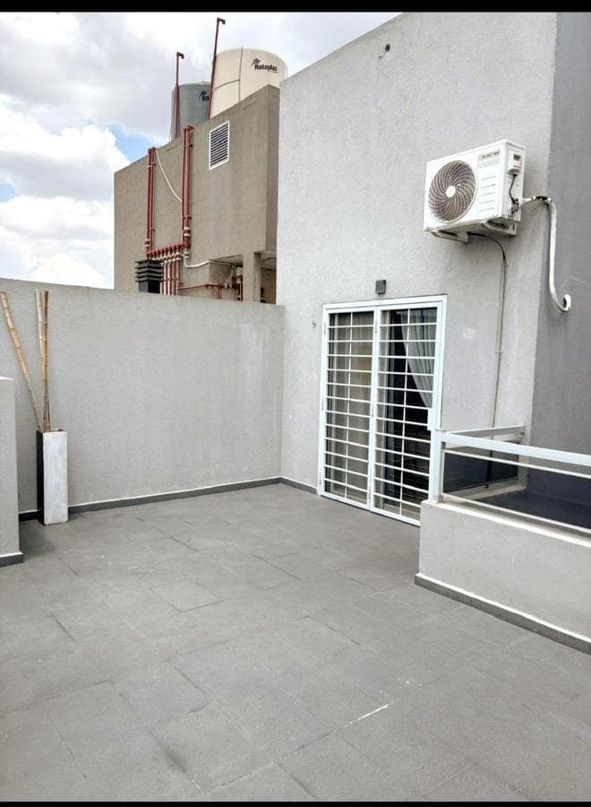 THREE-BEDROOM APARTMENT WITH TWO PARKING SPACES IN SOUTH MORÓN