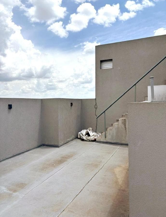 THREE-BEDROOM APARTMENT WITH TWO PARKING SPACES IN SOUTH MORÓN