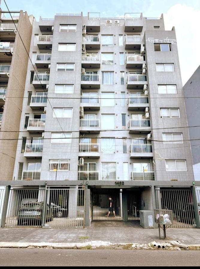 THREE-BEDROOM APARTMENT WITH TWO PARKING SPACES IN SOUTH MORÓN