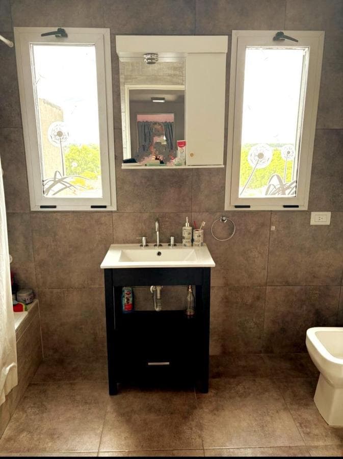 THREE-BEDROOM APARTMENT WITH TWO PARKING SPACES IN SOUTH MORÓN