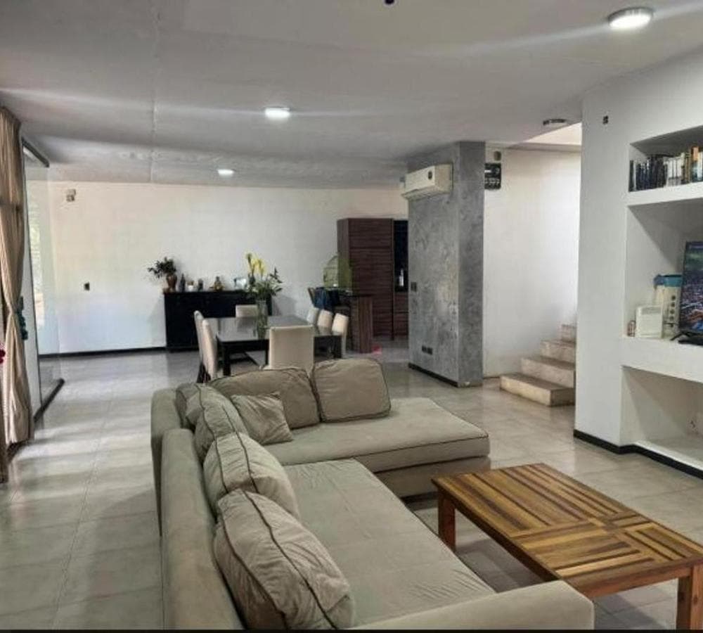 5-ROOM HOUSE FOR SALE. LELOIR PARK