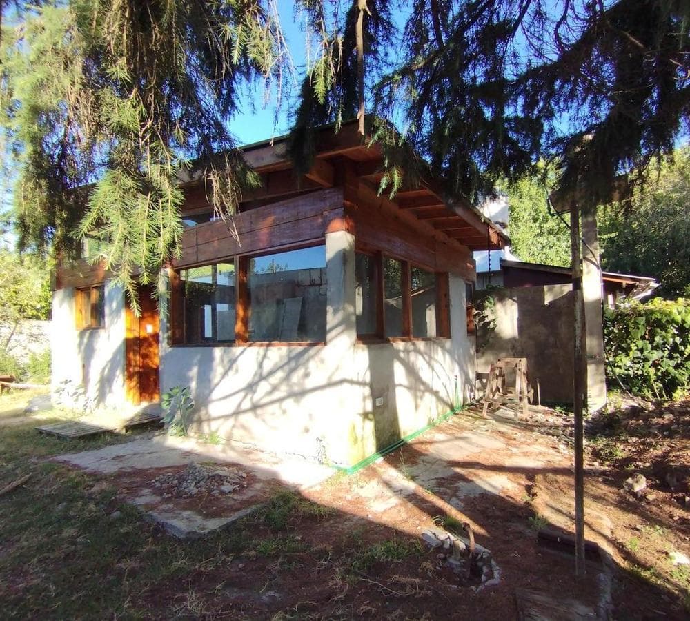 2-room house (under construction) with a large lot in Moreno Sur