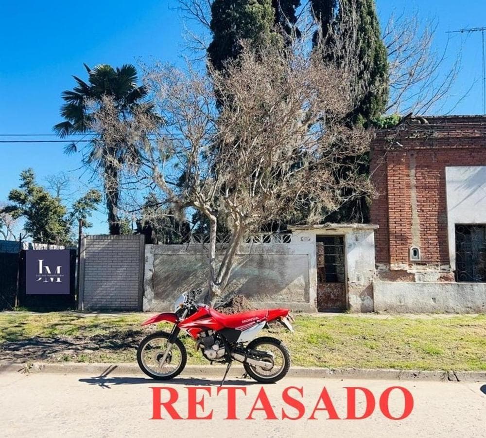 LAND FOR SALE WITH A SWIMMING POOL AND AN UNFINISHED BUILDING IN RAWSON