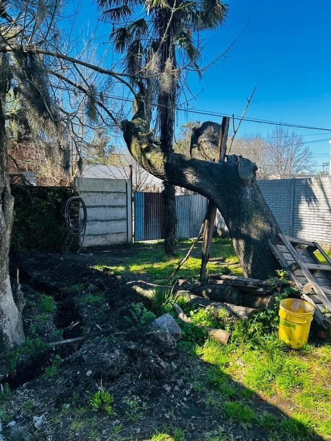 LAND FOR SALE WITH A SWIMMING POOL AND AN UNFINISHED BUILDING IN RAWSON