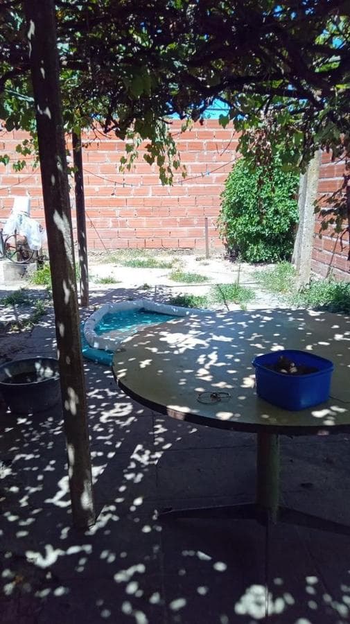 Spacious house with front and back yards + garage in Merlo