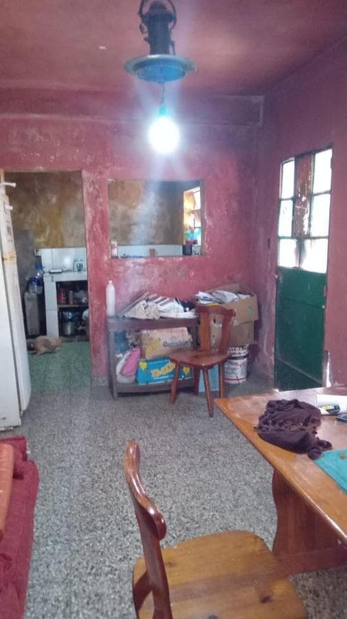 Spacious house with front and back yards + garage in Merlo
