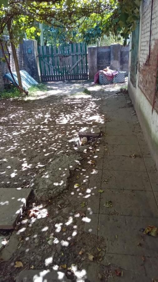 Spacious house with front and back yards + garage in Merlo
