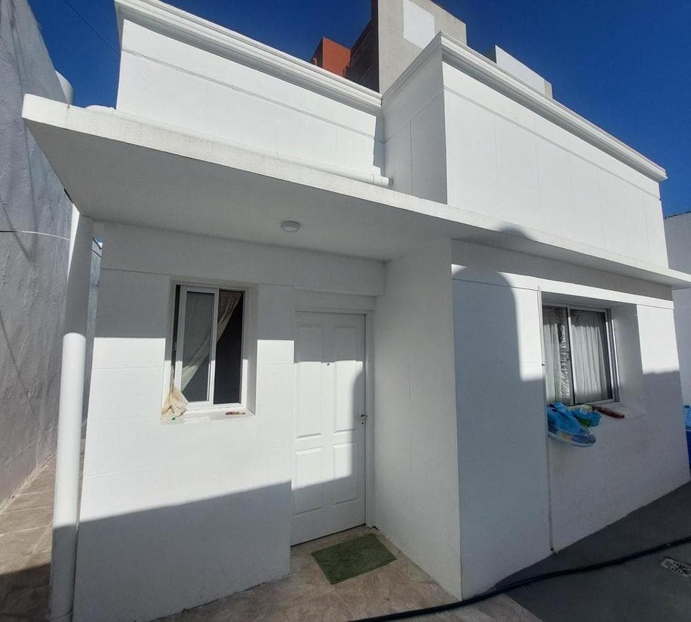 PH FOR RENT IN DOWNTOWN MORÓN, HOUSE-STYLE WITH GARAGE