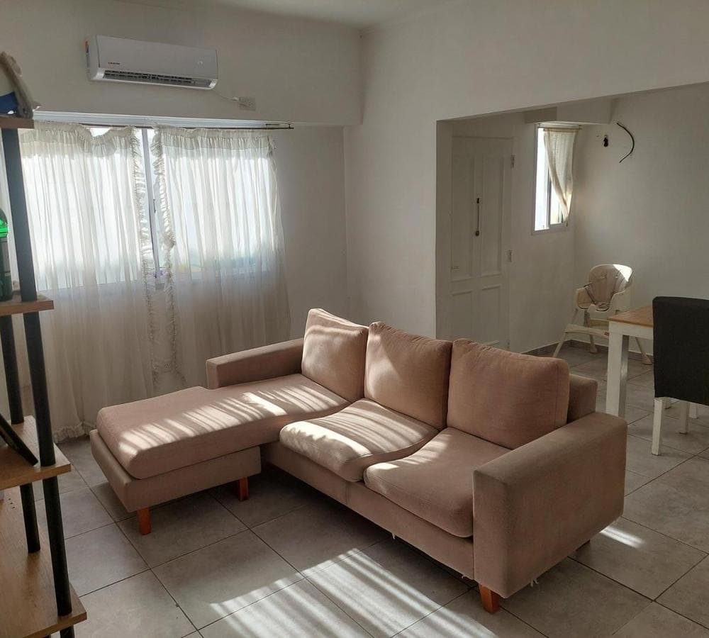 PH FOR RENT IN DOWNTOWN MORÓN, HOUSE-STYLE WITH GARAGE