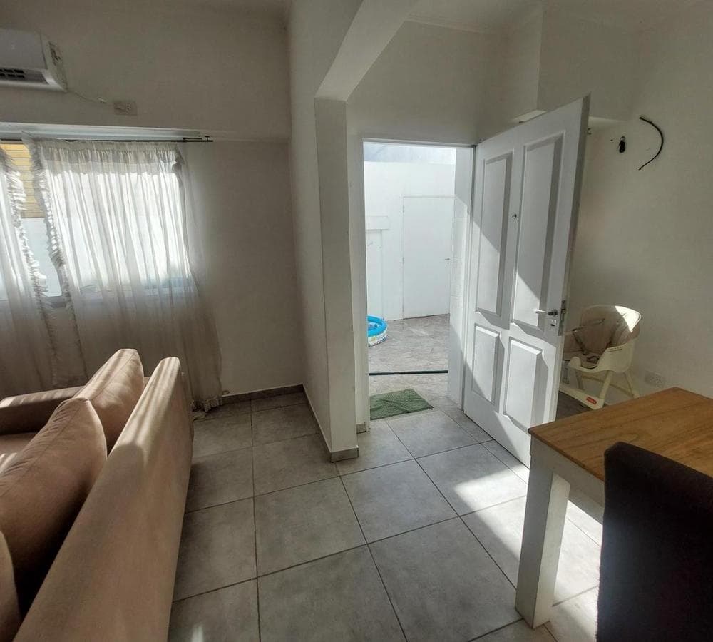 PH FOR RENT IN DOWNTOWN MORÓN, HOUSE-STYLE WITH GARAGE