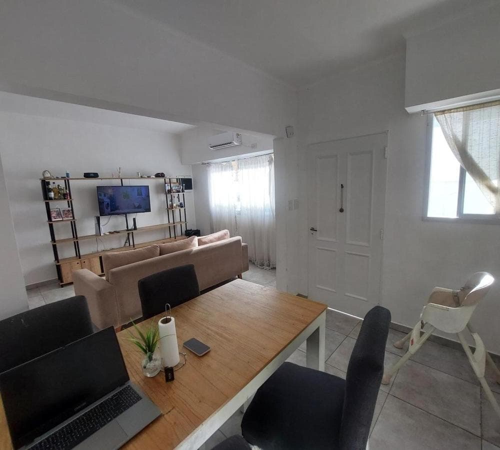 PH FOR RENT IN DOWNTOWN MORÓN, HOUSE-STYLE WITH GARAGE