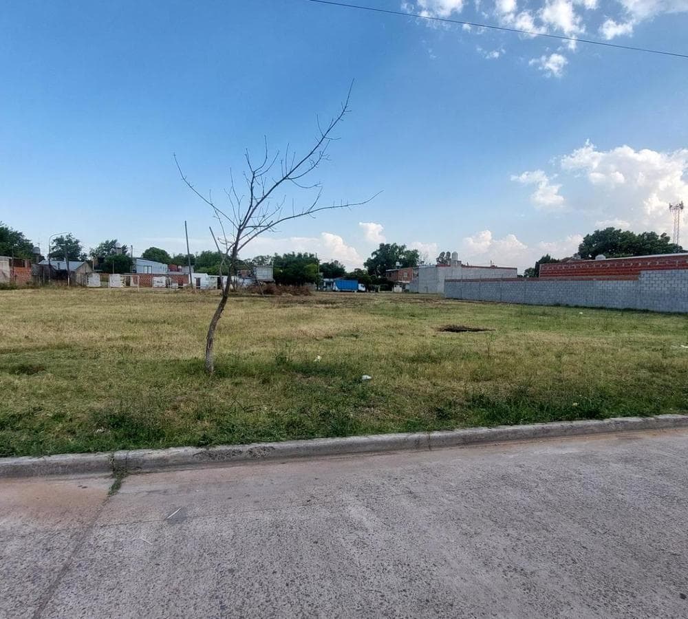 LAND / LOT in Hurlingham - Williams Morris (with deed)