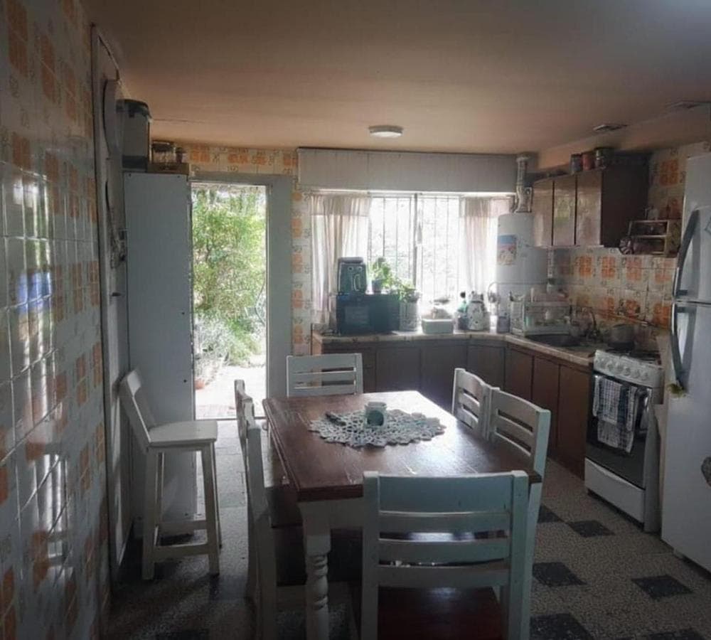 Charming house with a spacious park for families in Luján