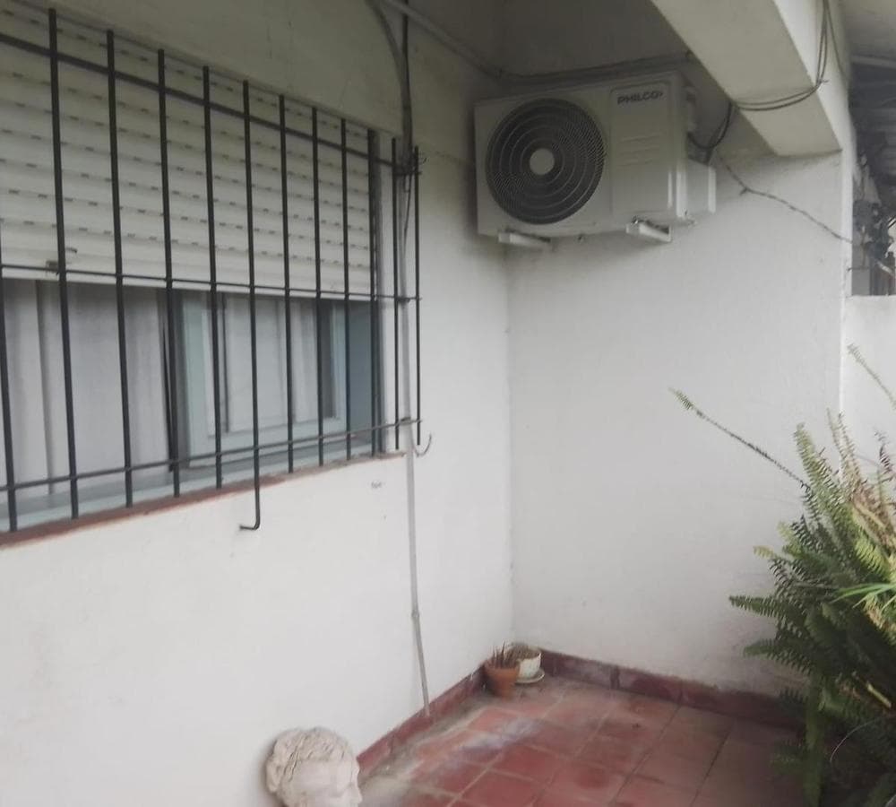 Charming house with a spacious park for families in Luján