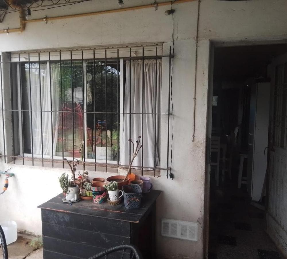 Charming house with a spacious park for families in Luján