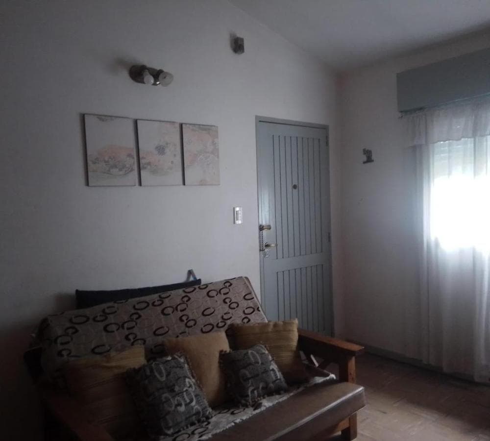 Charming house with a spacious park for families in Luján