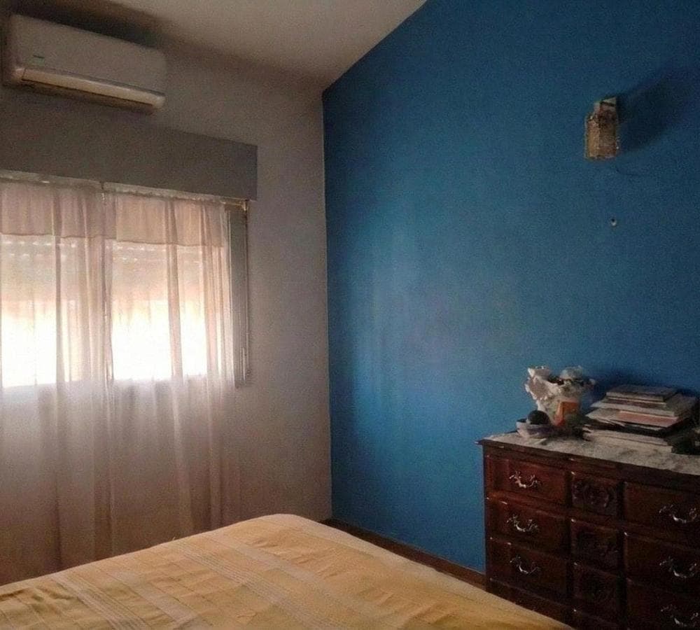 Charming house with a spacious park for families in Luján