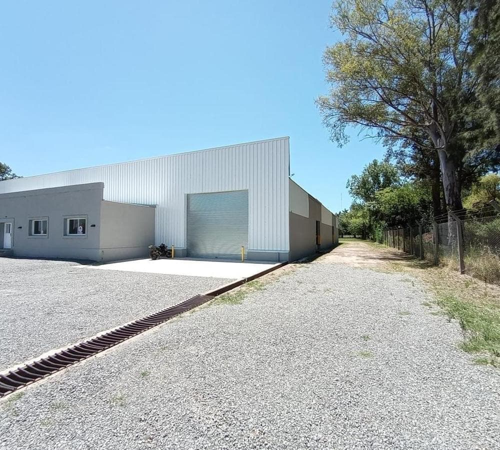 LARGE WAREHOUSE FOR RENT IN LUJÁN ON ROUTE 7