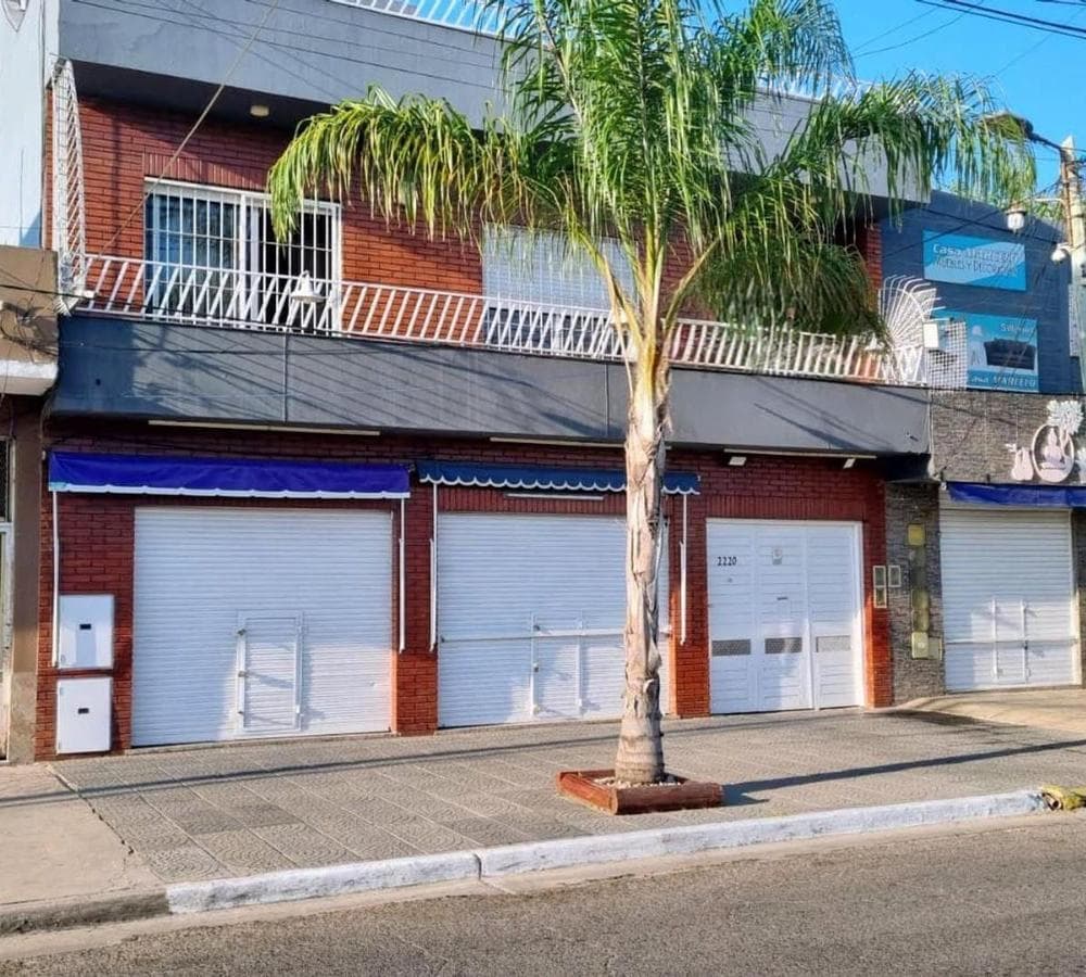 5-ROOM HOUSE FOR SALE WITH COMMERCIAL SPACE IN MORENO