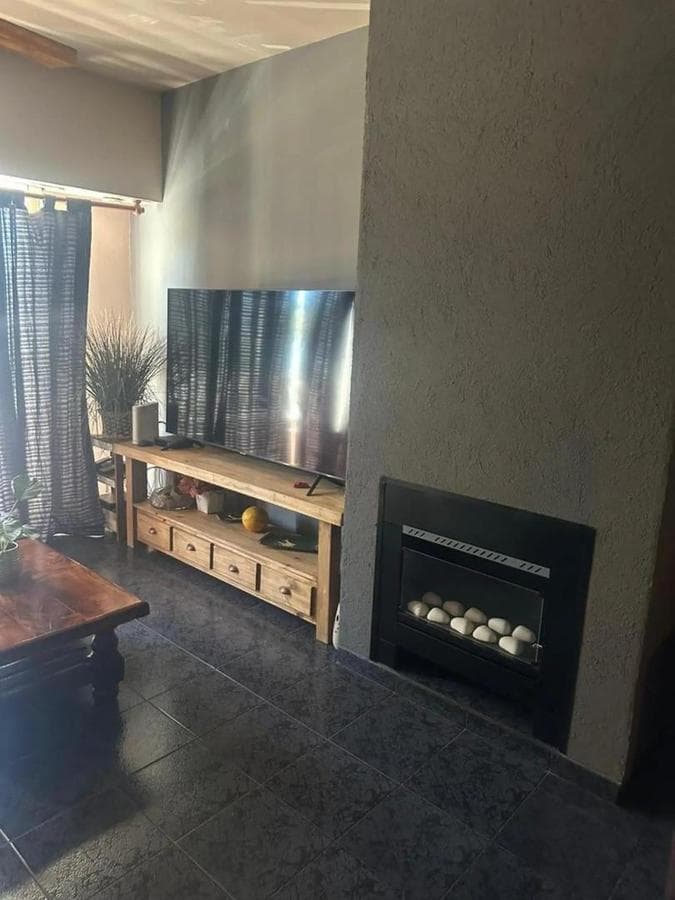 5-ROOM HOUSE FOR SALE WITH COMMERCIAL SPACE IN MORENO