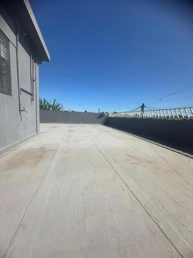 5-ROOM HOUSE FOR SALE WITH COMMERCIAL SPACE IN MORENO