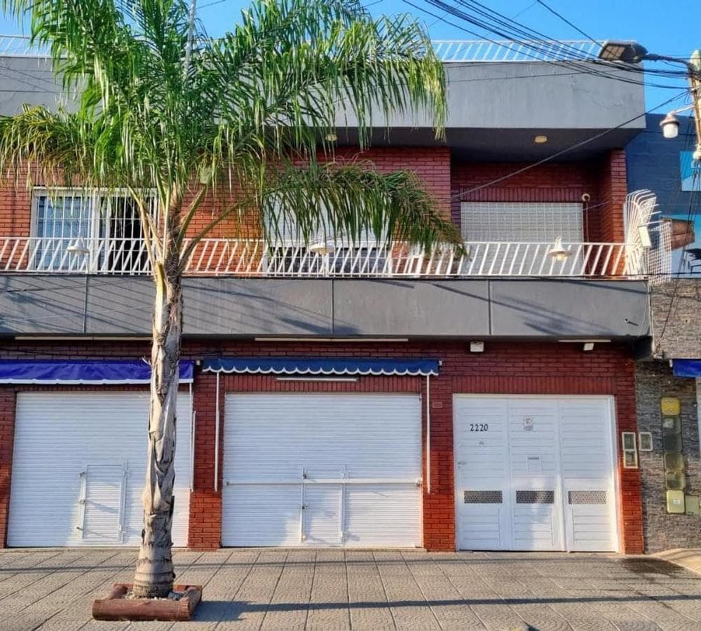 5-ROOM HOUSE FOR SALE WITH COMMERCIAL SPACE IN MORENO