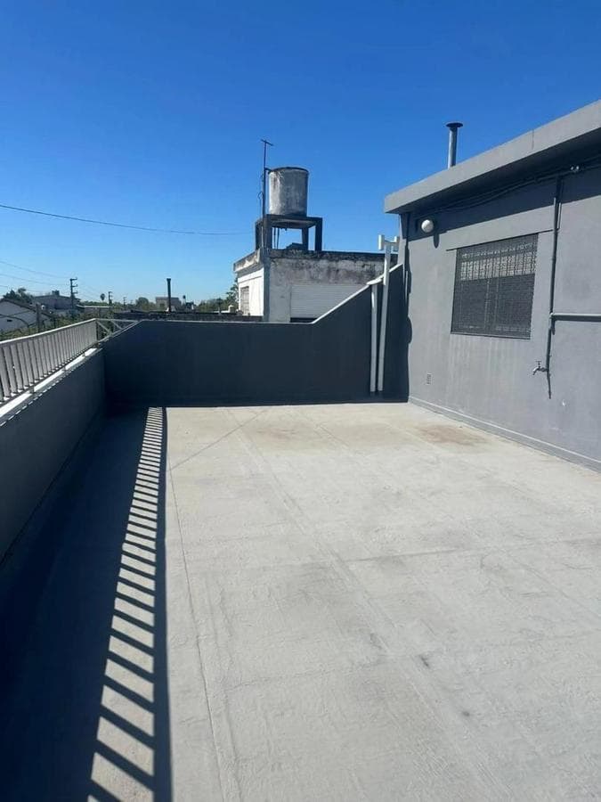 5-ROOM HOUSE FOR SALE WITH COMMERCIAL SPACE IN MORENO
