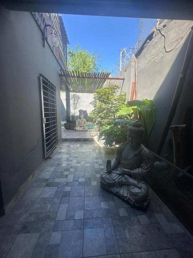 5-ROOM HOUSE FOR SALE WITH COMMERCIAL SPACE IN MORENO