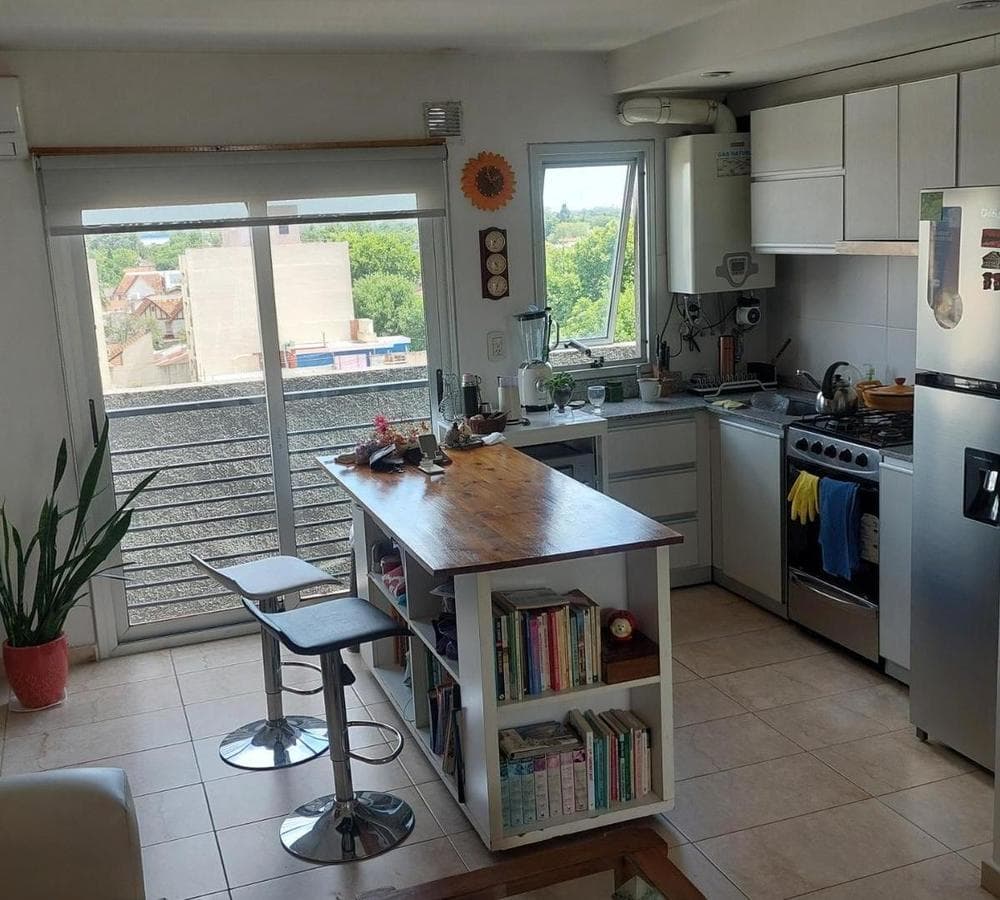 Apartment in Castelar 2 with a garage and terrace-balcony.