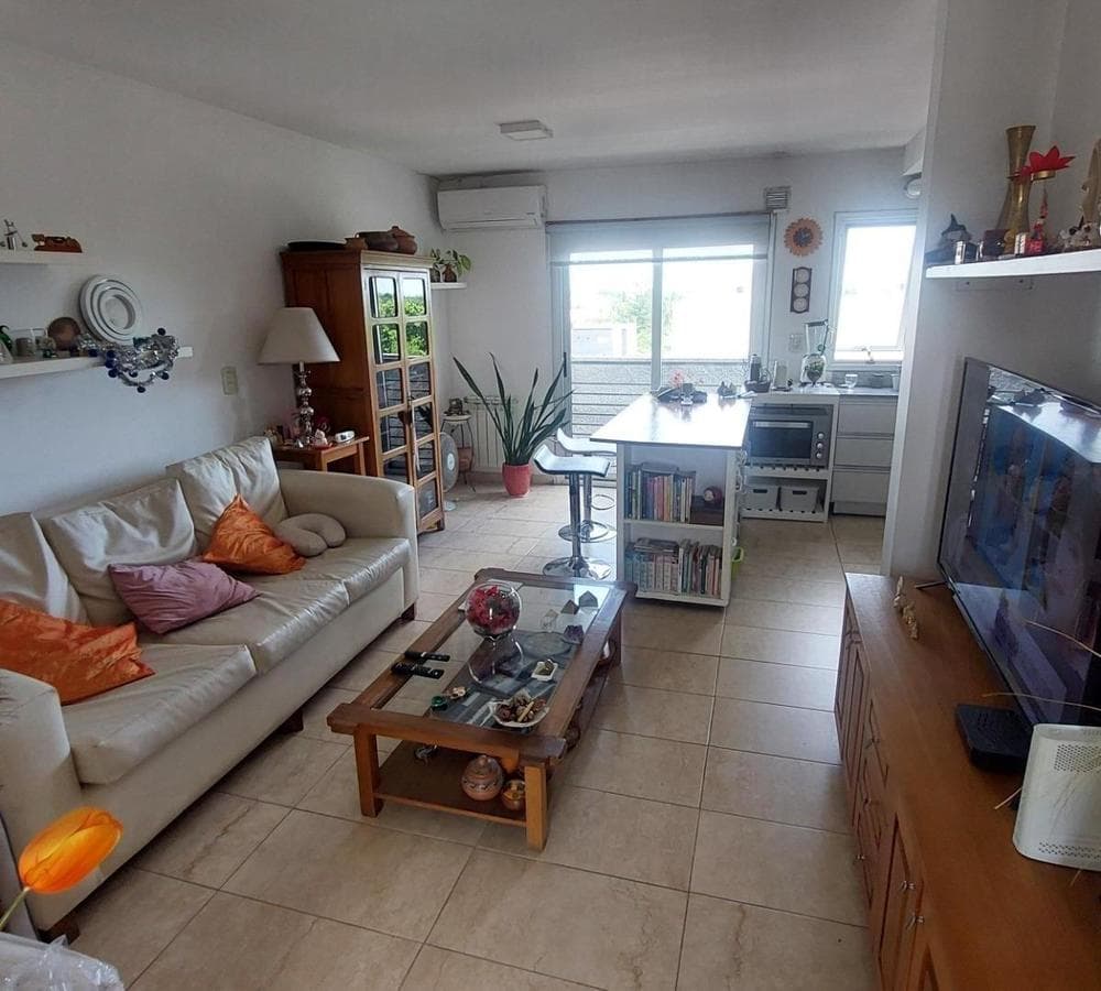 Apartment in Castelar 2 with a garage and terrace-balcony.