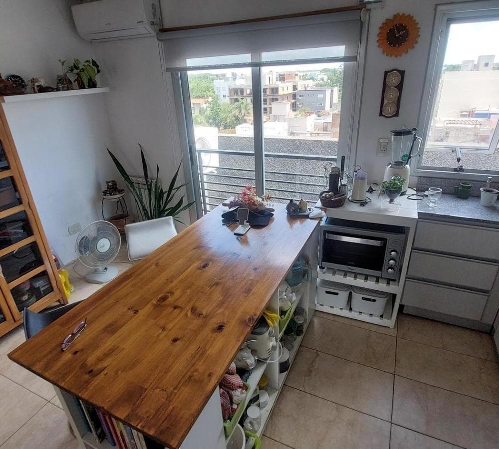 Apartment in Castelar 2 with a garage and terrace-balcony.